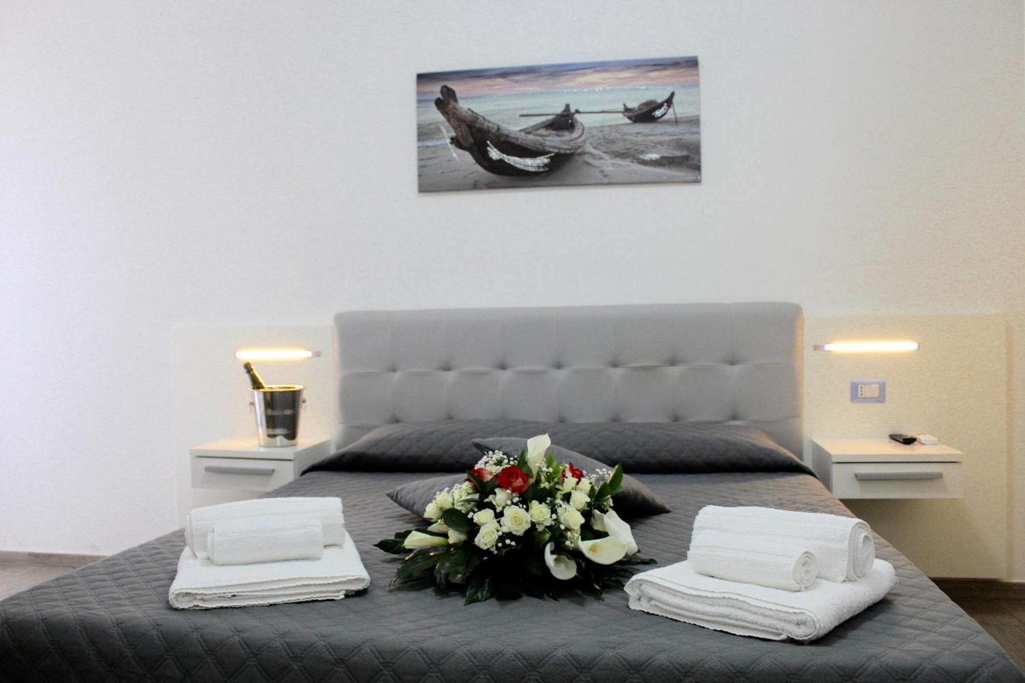 Hotel Villa Giovanna Torre Suda Exterior photo